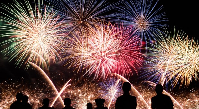 Feux d'artifice symbolisant le succès de nos projets